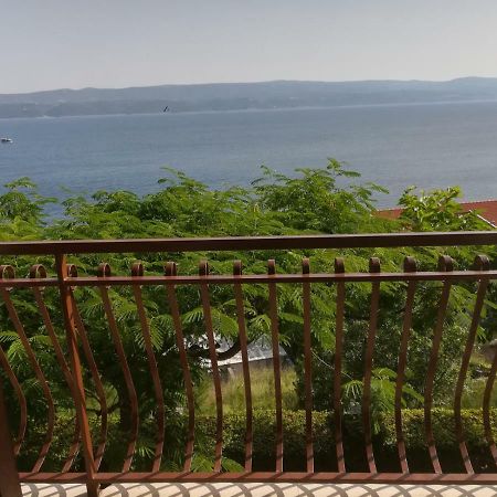 Apartmani Ujdur Omis Bagian luar foto