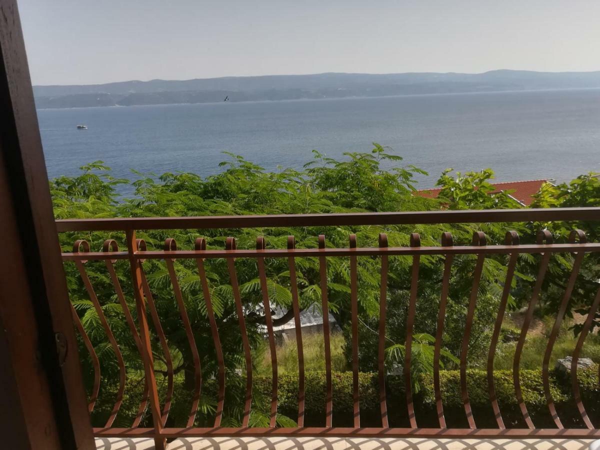 Apartmani Ujdur Omis Bagian luar foto