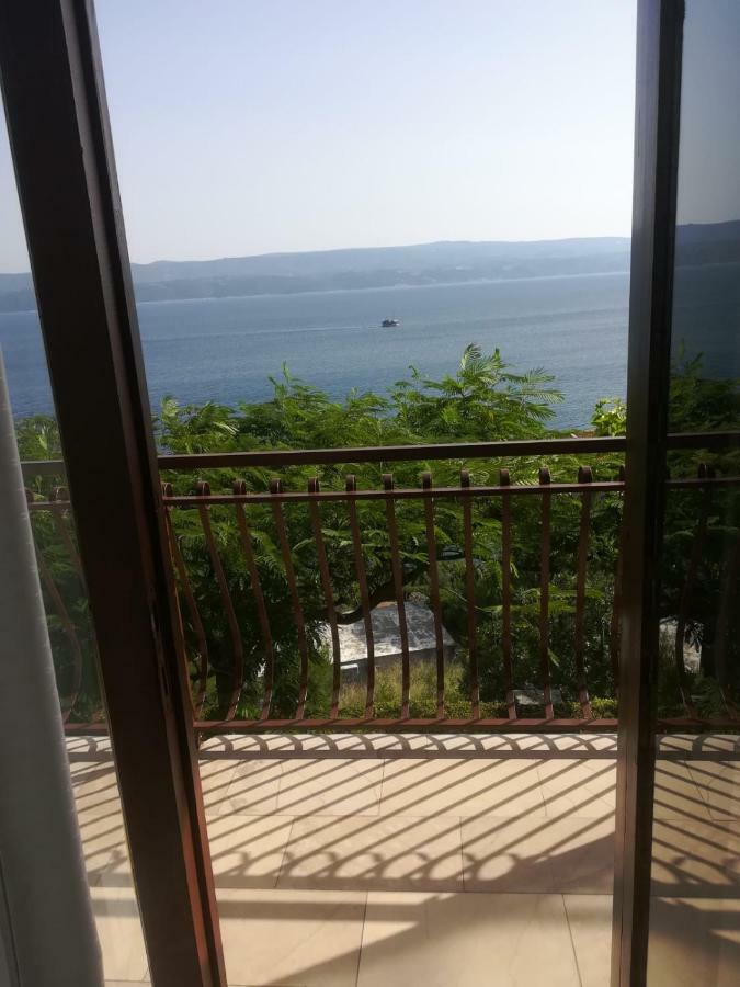 Apartmani Ujdur Omis Bagian luar foto