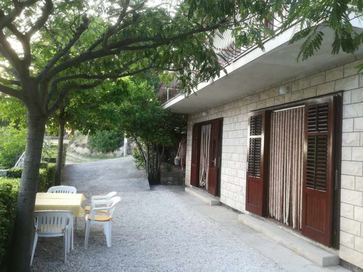 Apartmani Ujdur Omis Bagian luar foto