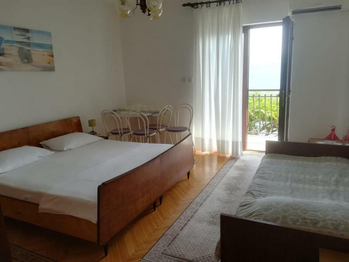 Apartmani Ujdur Omis Bagian luar foto