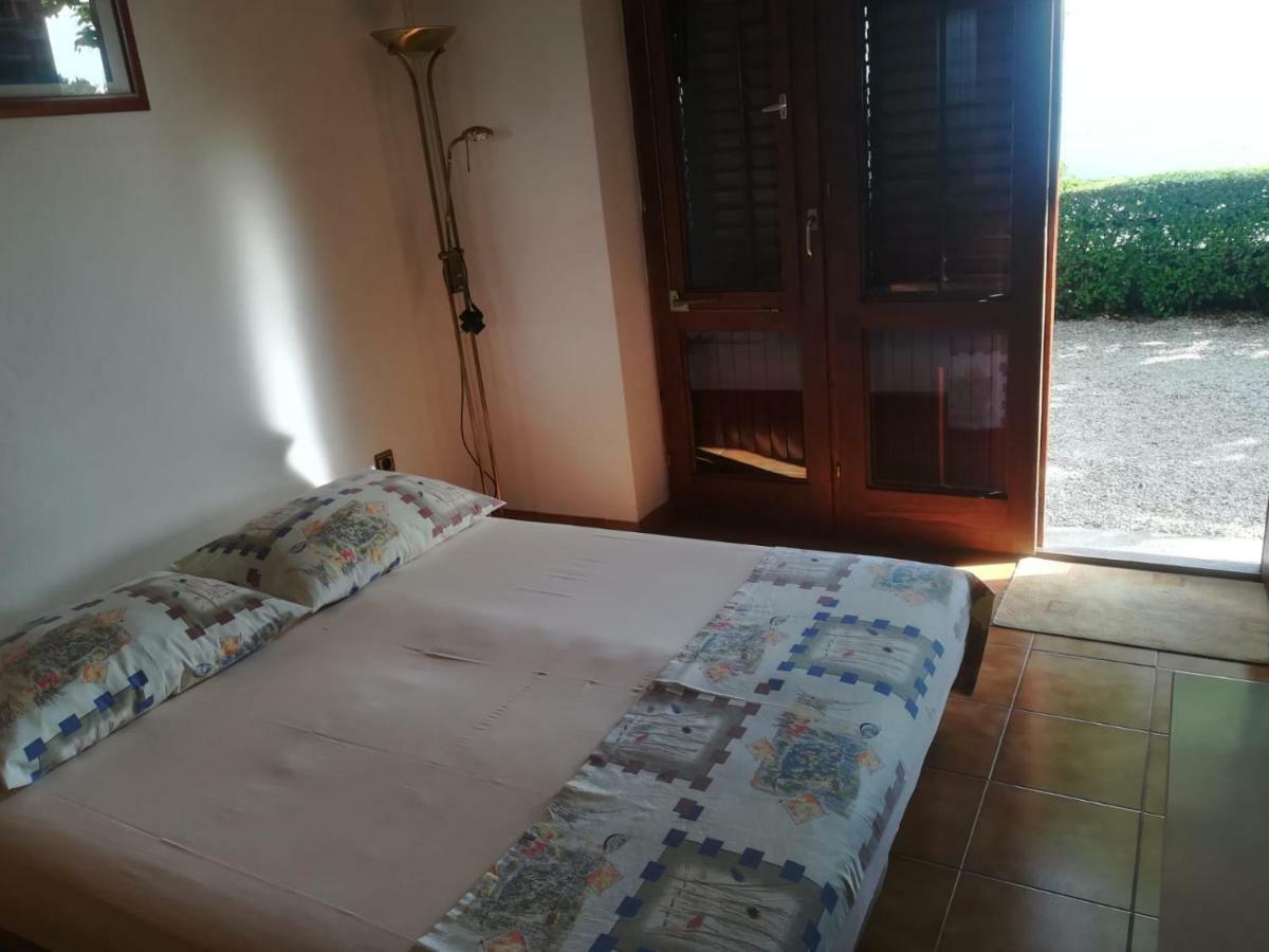 Apartmani Ujdur Omis Bagian luar foto
