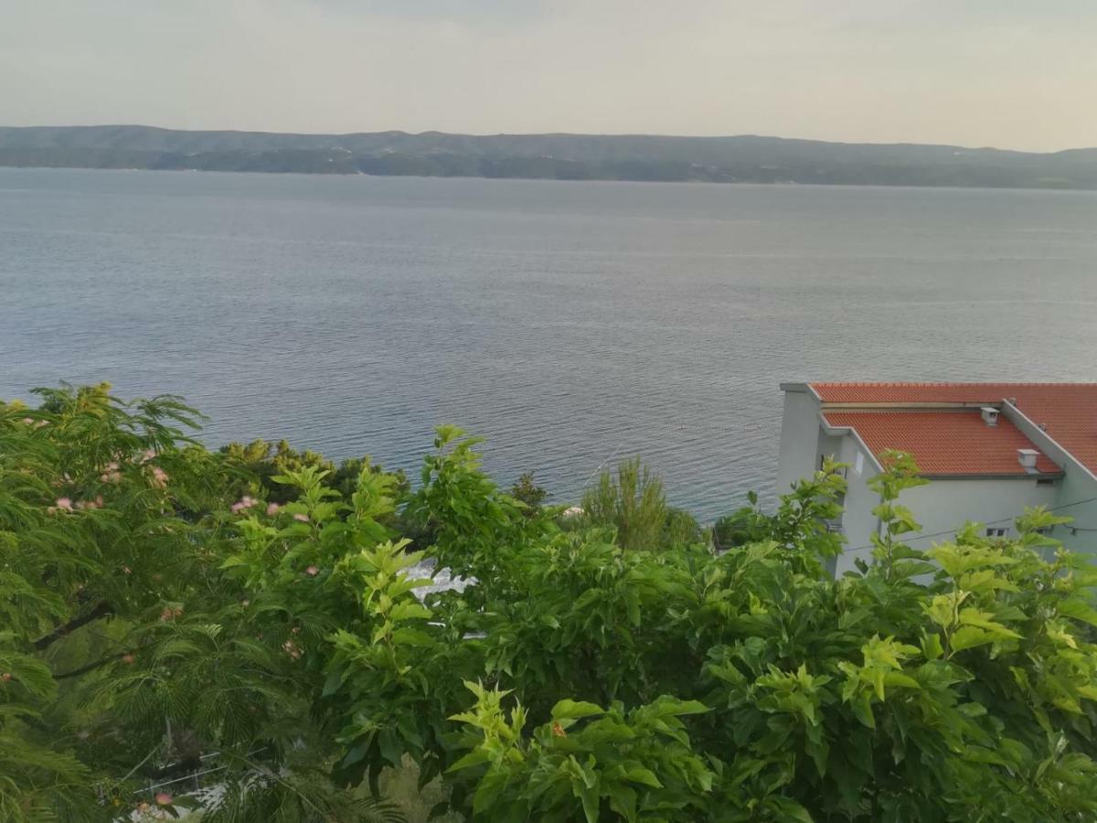 Apartmani Ujdur Omis Bagian luar foto
