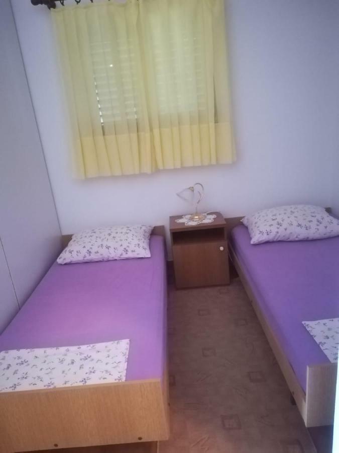 Apartmani Ujdur Omis Bagian luar foto