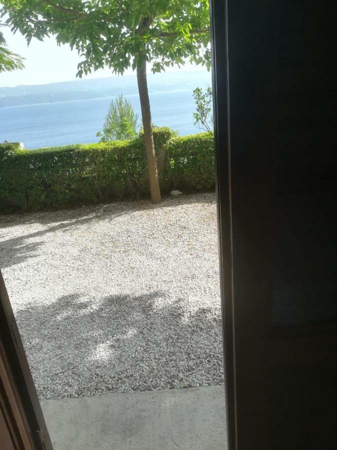 Apartmani Ujdur Omis Bagian luar foto