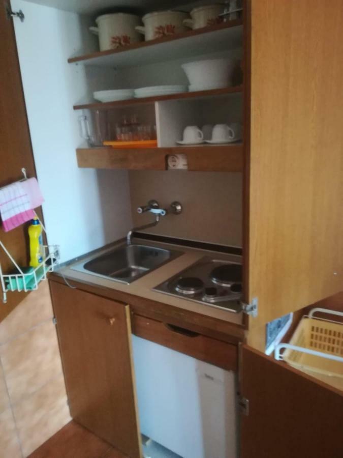 Apartmani Ujdur Omis Bagian luar foto