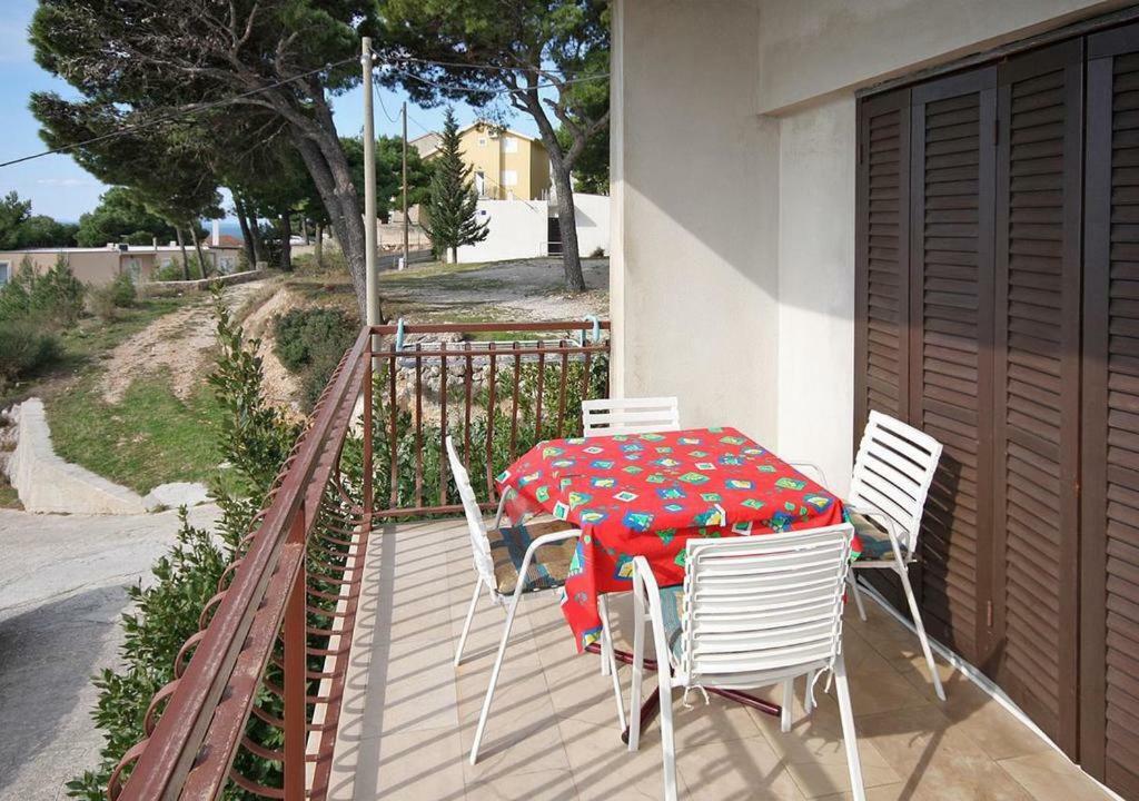 Apartmani Ujdur Omis Bagian luar foto