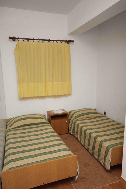 Apartmani Ujdur Omis Bagian luar foto