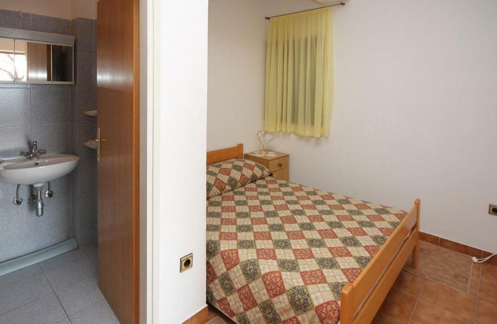Apartmani Ujdur Omis Bagian luar foto