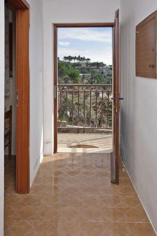 Apartmani Ujdur Omis Bagian luar foto