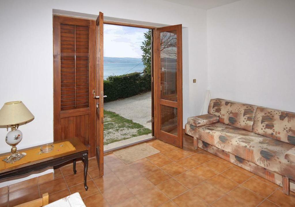 Apartmani Ujdur Omis Bagian luar foto