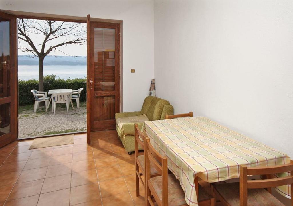 Apartmani Ujdur Omis Bagian luar foto
